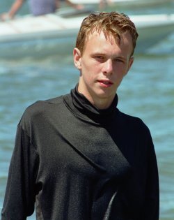 pullover black swimming in clothes with jeans